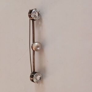 Edwardian 9.5 mm pearl bar pin